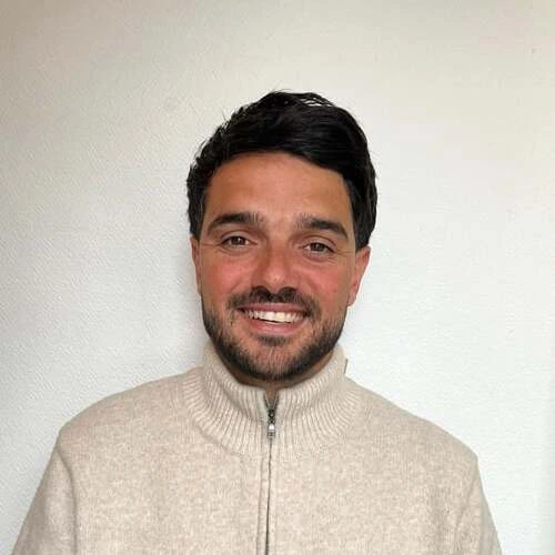 Portrait de Valentin, membre de l'équipe Padel By Self